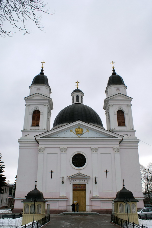Достопримечательности Черновцов Кафедральный собор Святого Духа фото